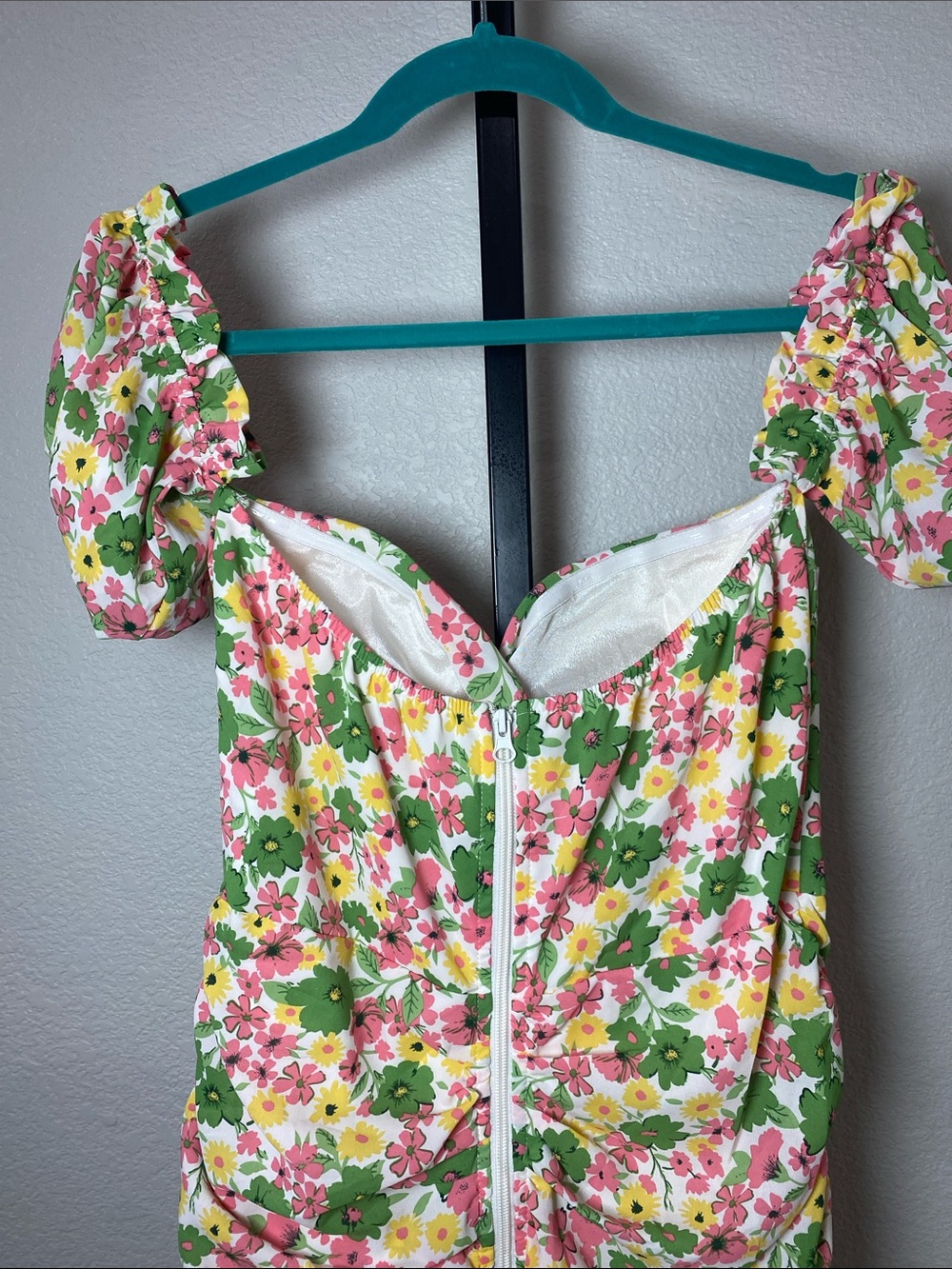 Fashion Nova Pink, Green & Yellow Floral Tie-Front Puff Sleeve Mini Dress💝🌸💐🌿 - Picture 4 of 10